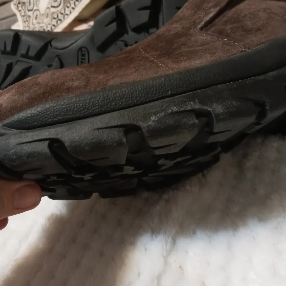 Duluth trading co. Men's brown Suede Slip on leather uppers Hiking walking shoes